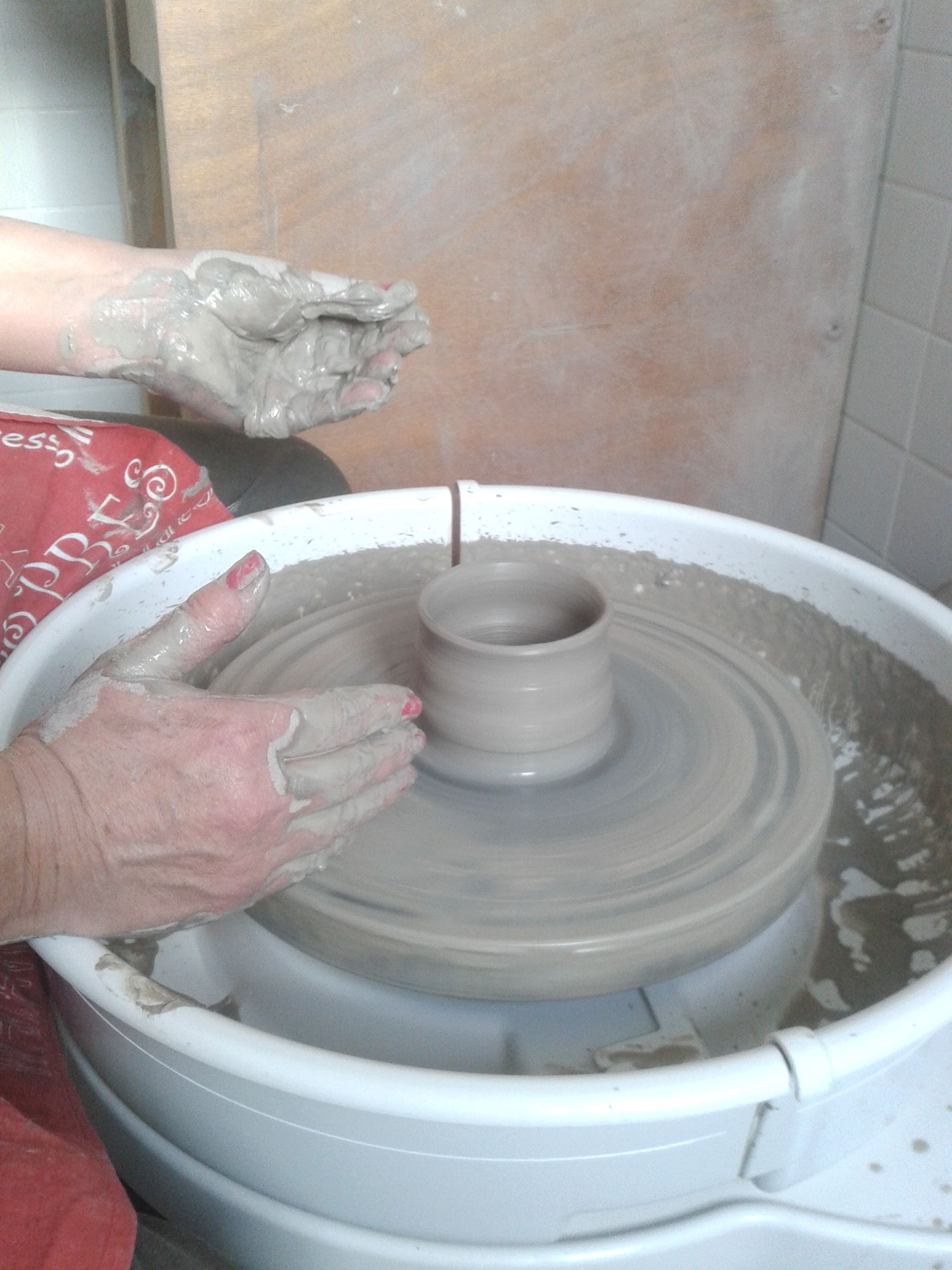 Initiation au tournage de poteries : bien démarrer sur le tour