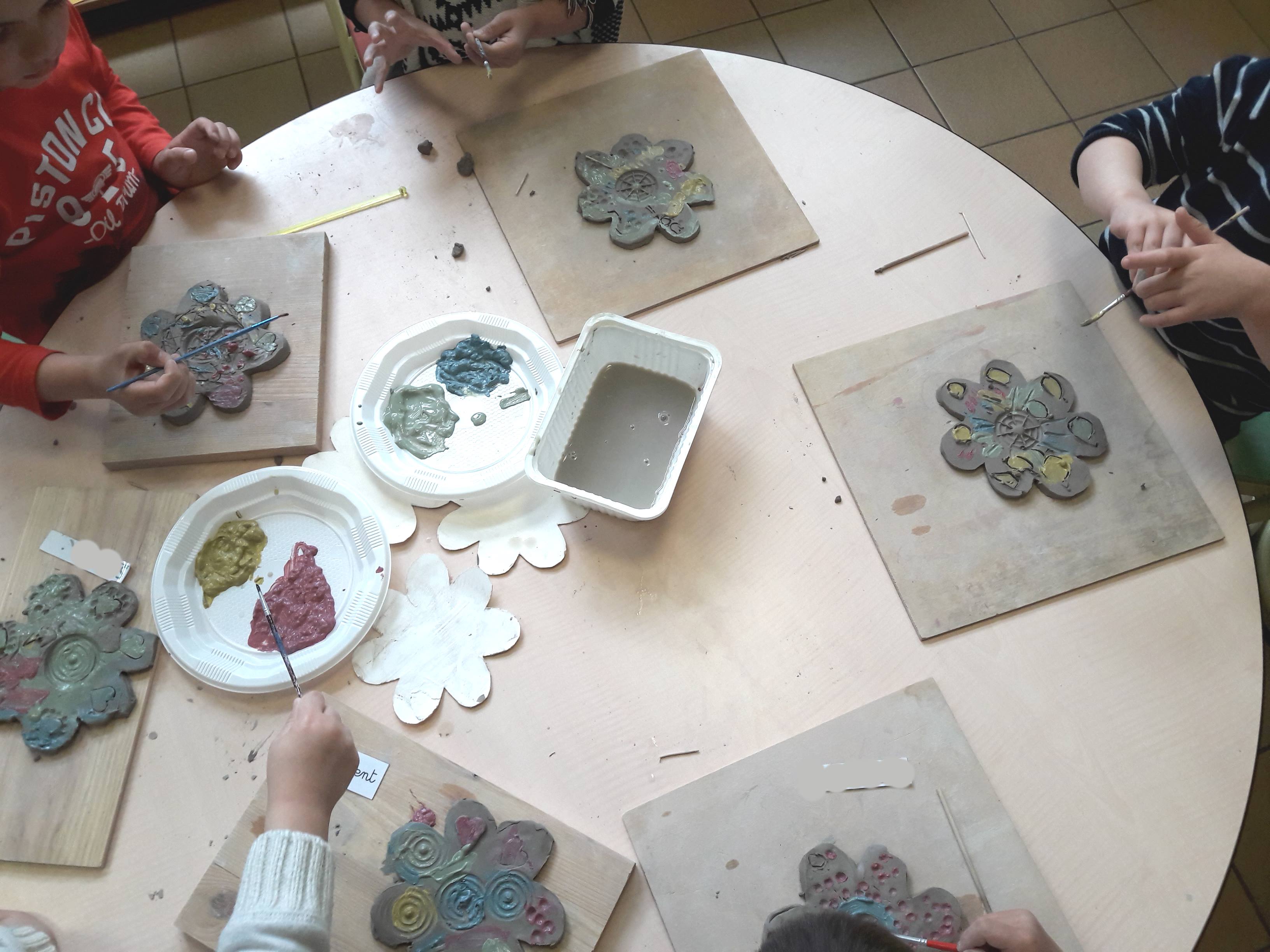 Atelier de céramique Sismique - Cours de poterie pour enfant - fabriquer  avec de la terre !